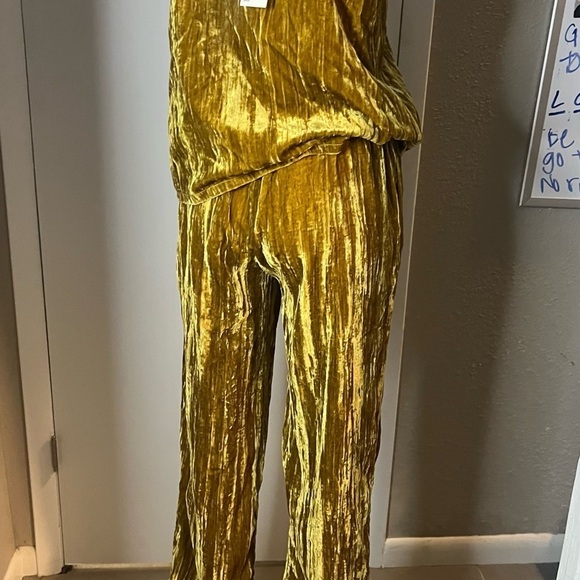 NWT Paparazzi Biz gold velvet pant suit blouse and pants - Picture 7 of 15
